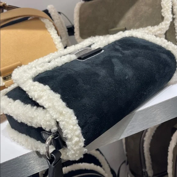 MICHAEL KORS Bradshaw Medium Suede and Faux Shearling Messenger BagBlack NWT